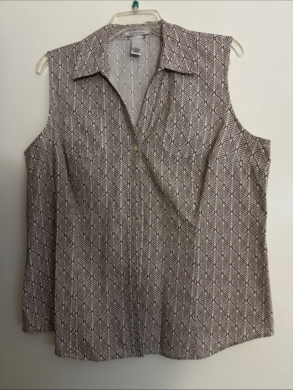G.H. Bass & Co. Sleeveless Geometric Print Blouse - Brown & White